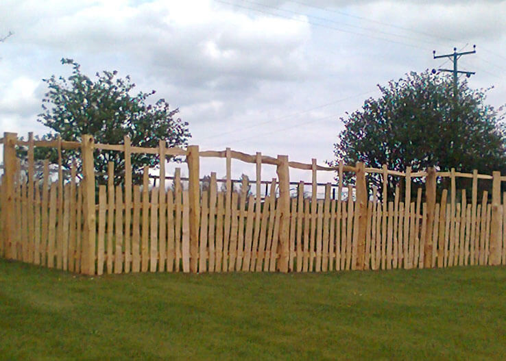 cleft oak chicken fence, cleft oak fence, Stowe Paling fence, cleft fence, 