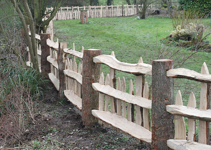 Stowe Paling, cleft oak paling, cleft fence, rustic fence, traditional fence